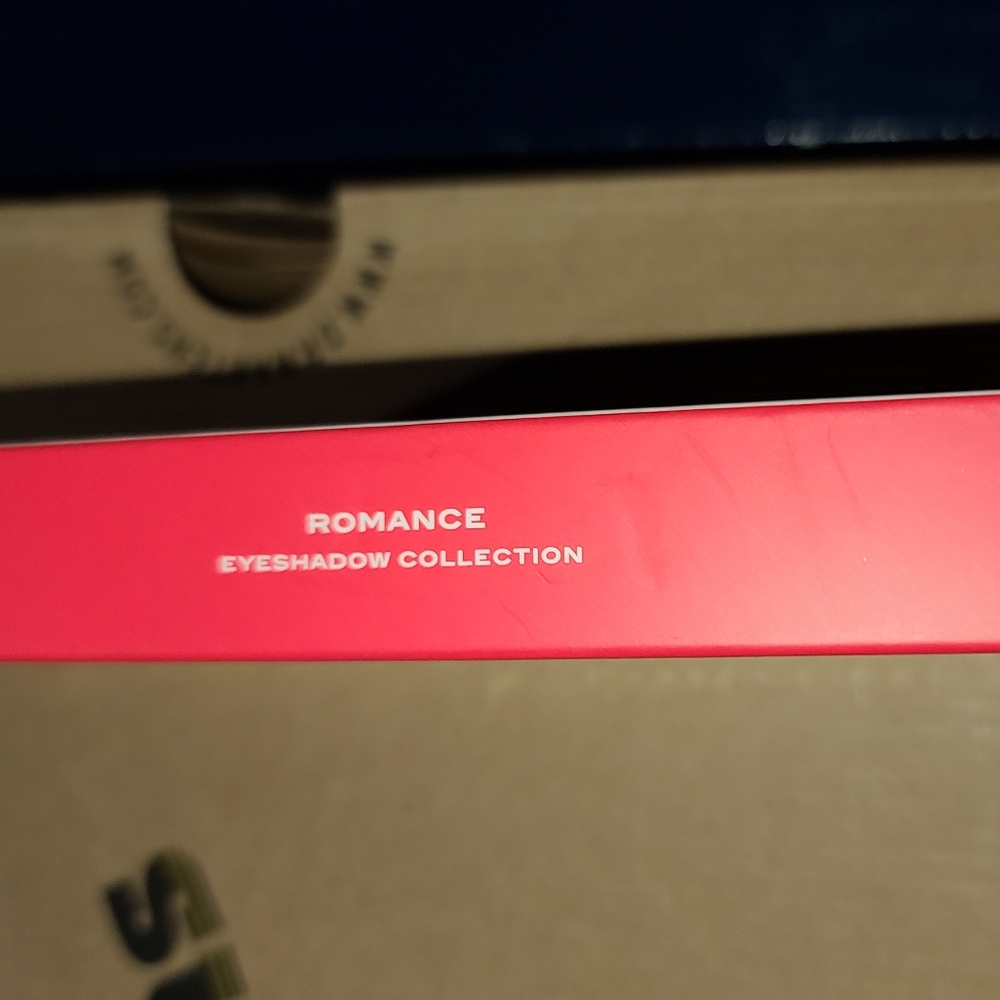 Mirabella Eyeshadow Palette - Picture 8 of 13